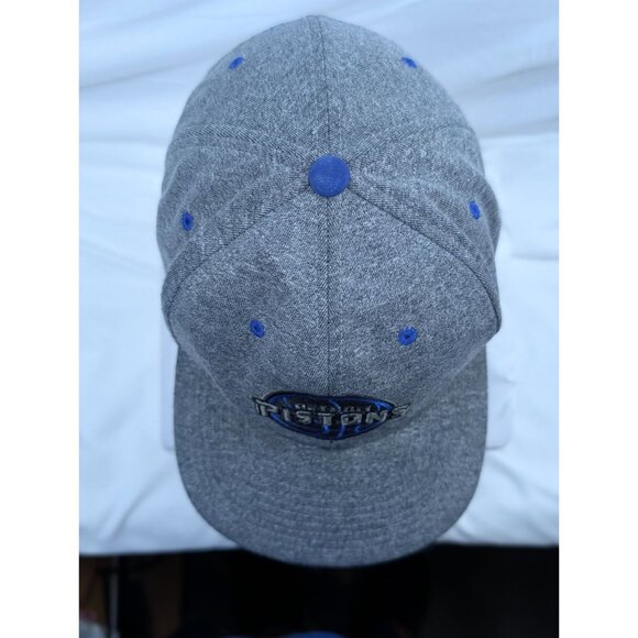Mitchell & Ness Detroit Pistons NBA Heathered Gray Snapback Cap Adjustable - Picture 4 of 13